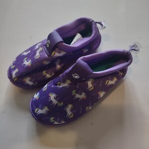 Girl's water shoes size 9